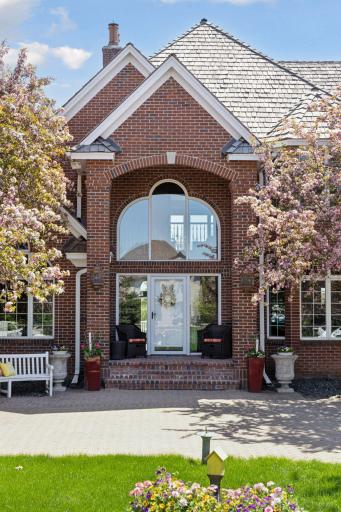 10 Apple Orchard Court, Saint Paul, MN 55110