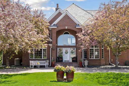 10 Apple Orchard Court, Saint Paul, MN 55110