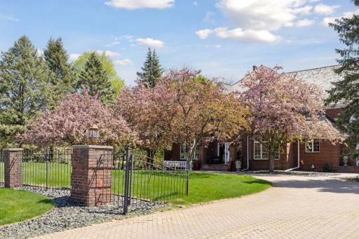 10 Apple Orchard Court, Saint Paul, MN 55110