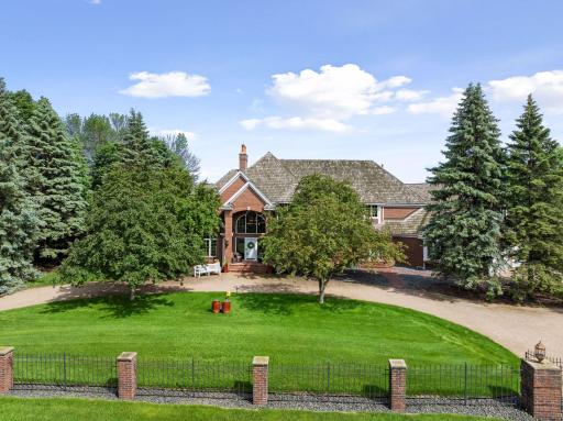 10 Apple Orchard Court, Saint Paul, MN 55110