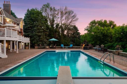 10 Apple Orchard Court, Saint Paul, MN 55110