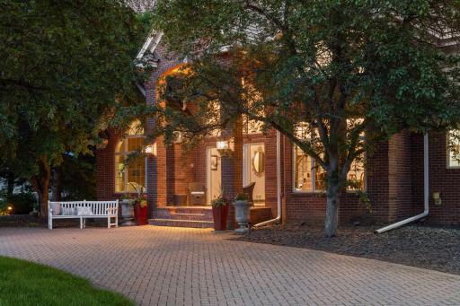 10 Apple Orchard Court, Saint Paul, MN 55110
