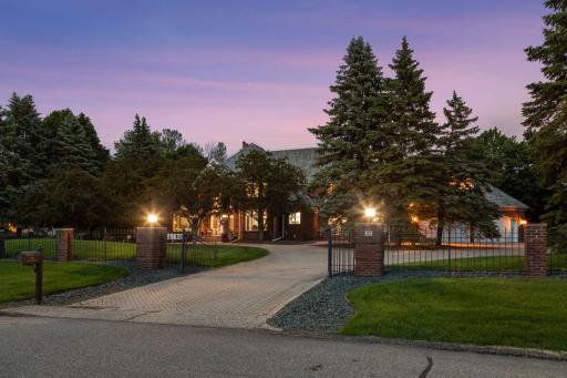 10 Apple Orchard Court, Saint Paul, MN 55110