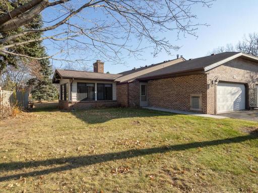 Welcome to 984 Yuma Ln N in the highly sought after Cimarron Ponds Townhouse Community!