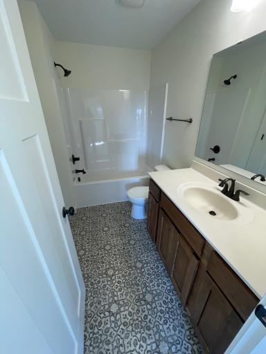 Main Floor Full Bath!