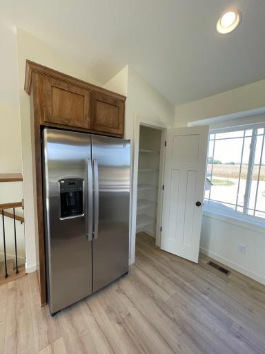 Lots of Kitchen Storage!