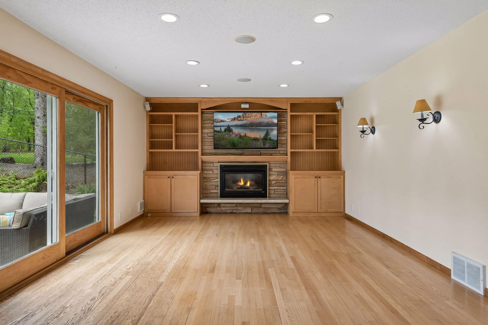 Recessed ceiling lighting and quaint wall-sconces offer options for whatever the mood!