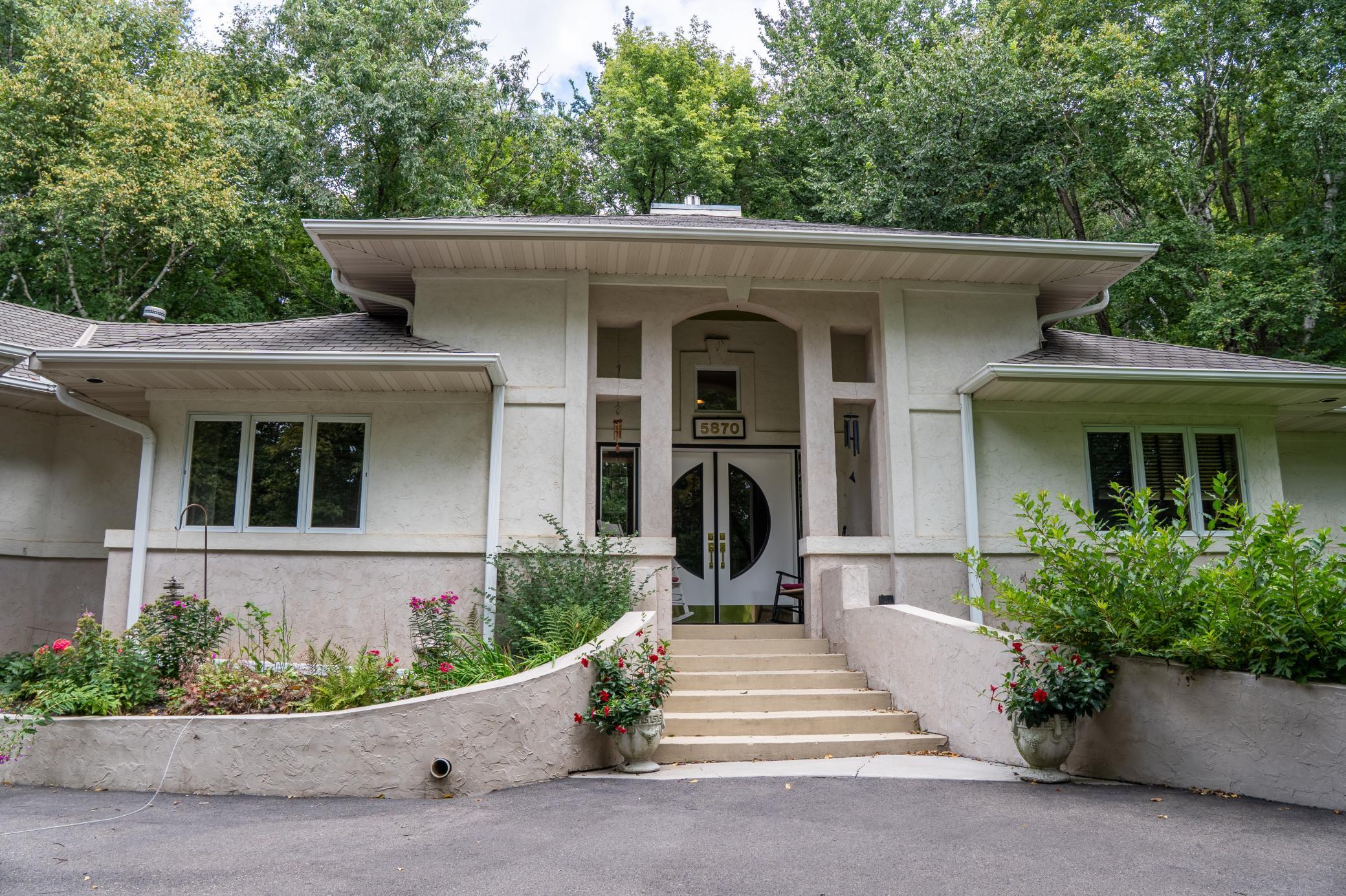 Front of property.jpeg