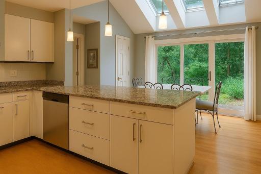 Kitchen-sliding doors to back patio area.jpeg