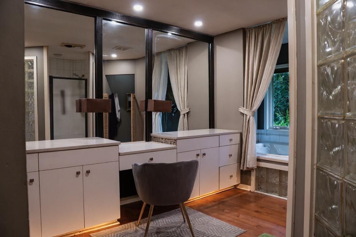Vanity area off primary BR-near jet tub.jpeg