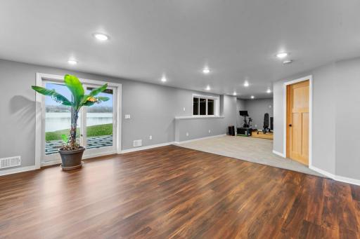 4324 Lake Point Court, Saint Paul, MN 55126