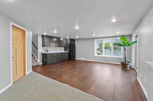 4324 Lake Point Court, Saint Paul, MN 55126