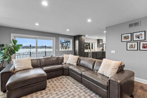 4324 Lake Point Court, Saint Paul, MN 55126