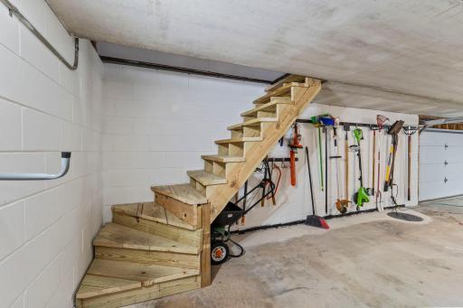 4324 Lake Point Court, Saint Paul, MN 55126