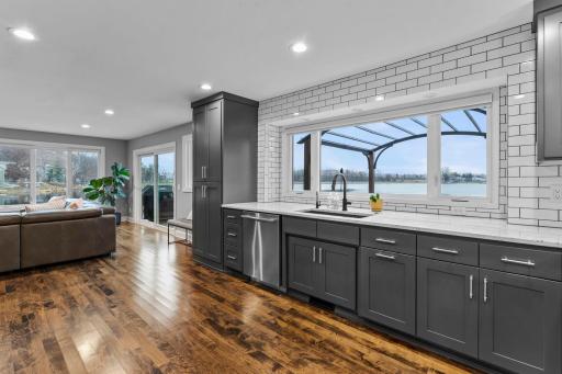 4324 Lake Point Court, Saint Paul, MN 55126