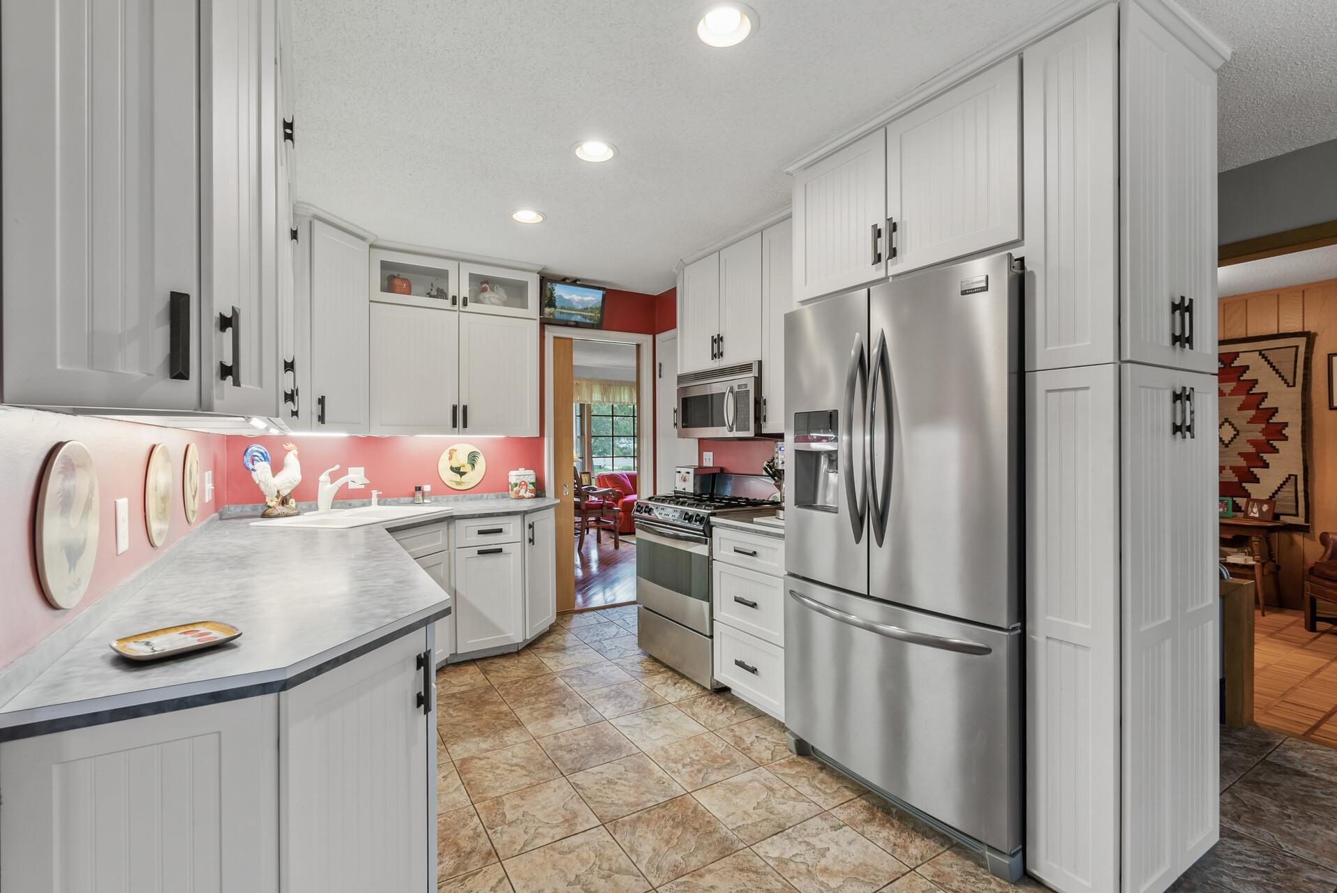 Stainless appliances, updated cabinetry