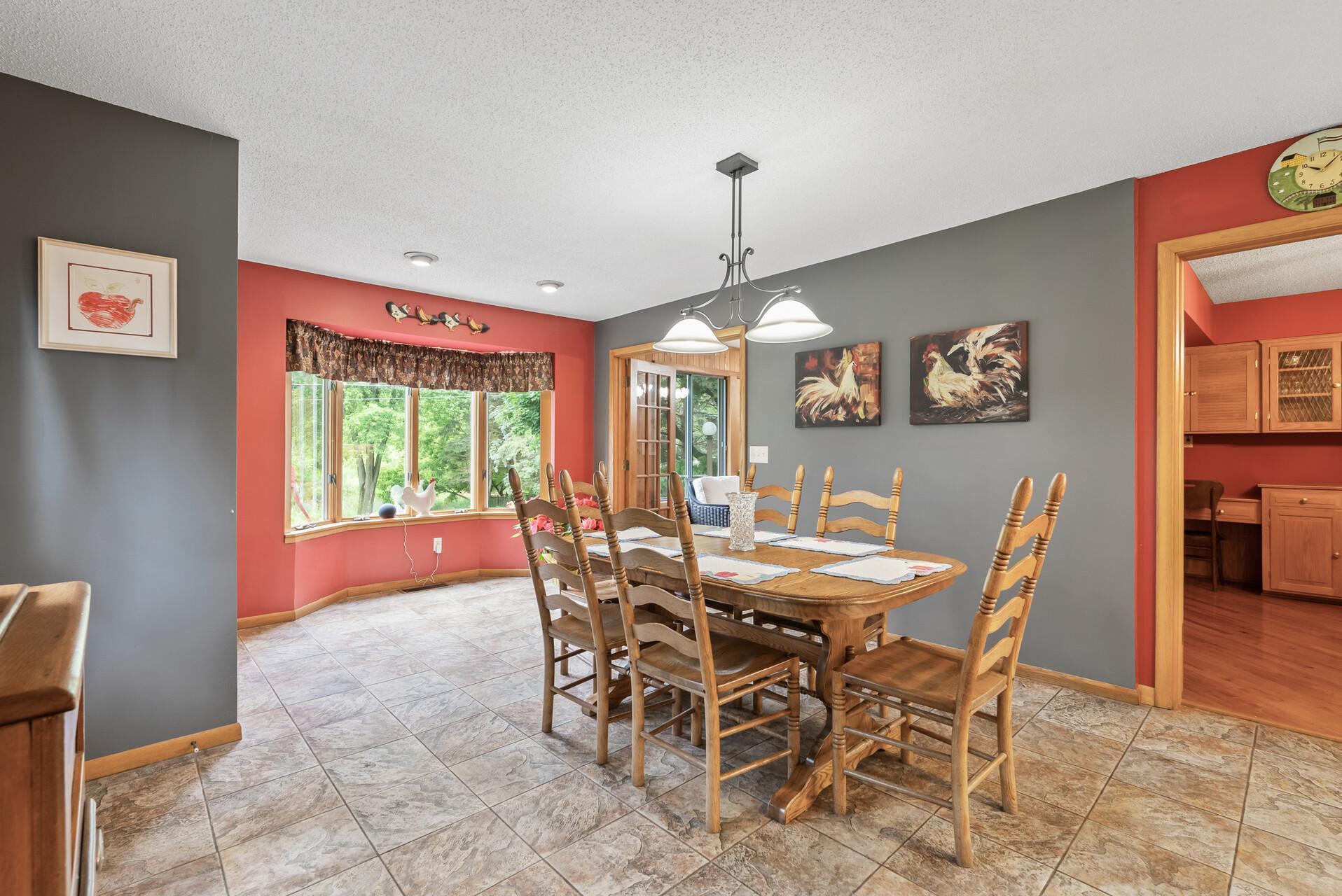 Eat in kitchen area
