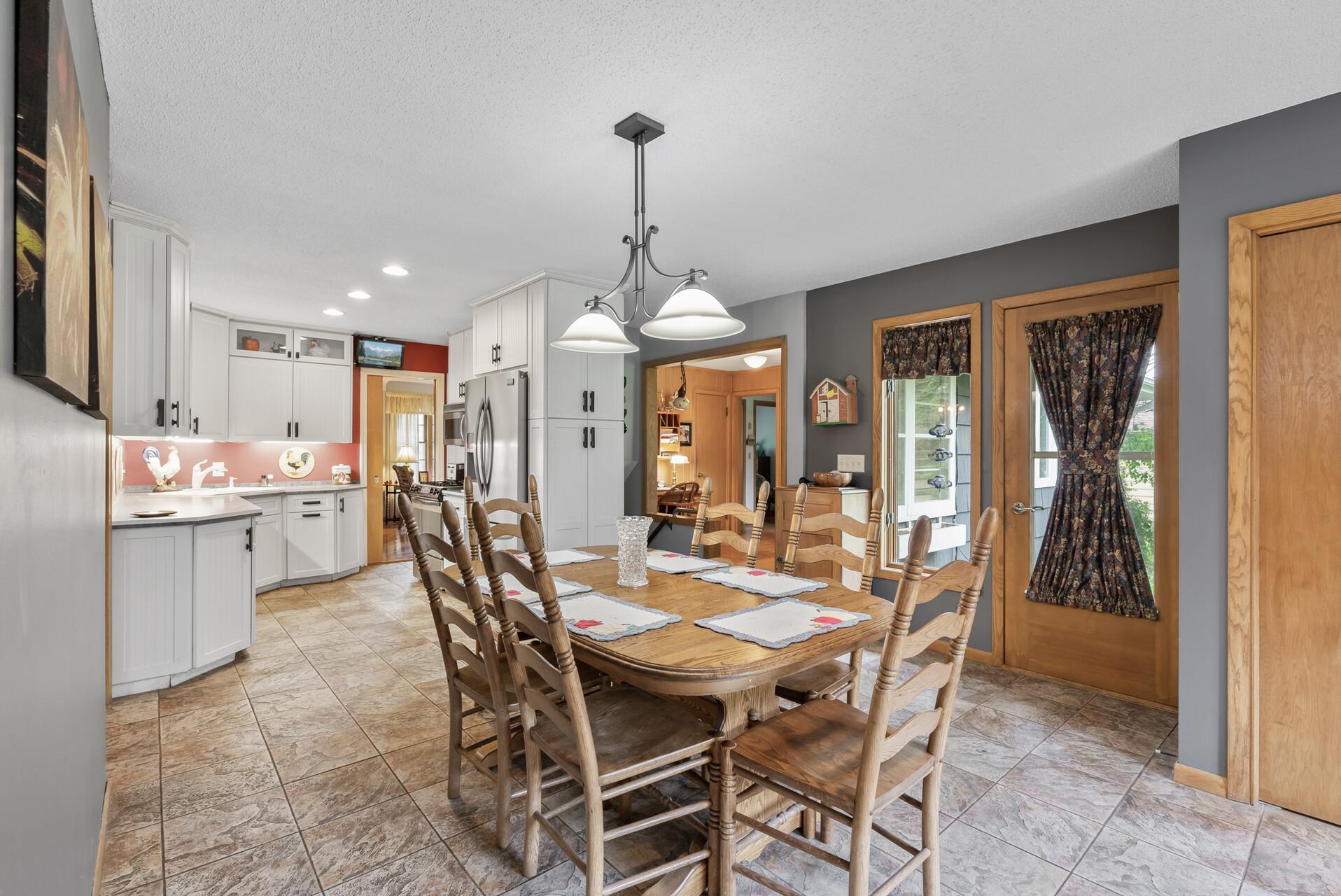 Kitchen/Dining area