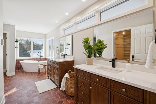 5600 Parkwood Lane, Edina, MN 55436