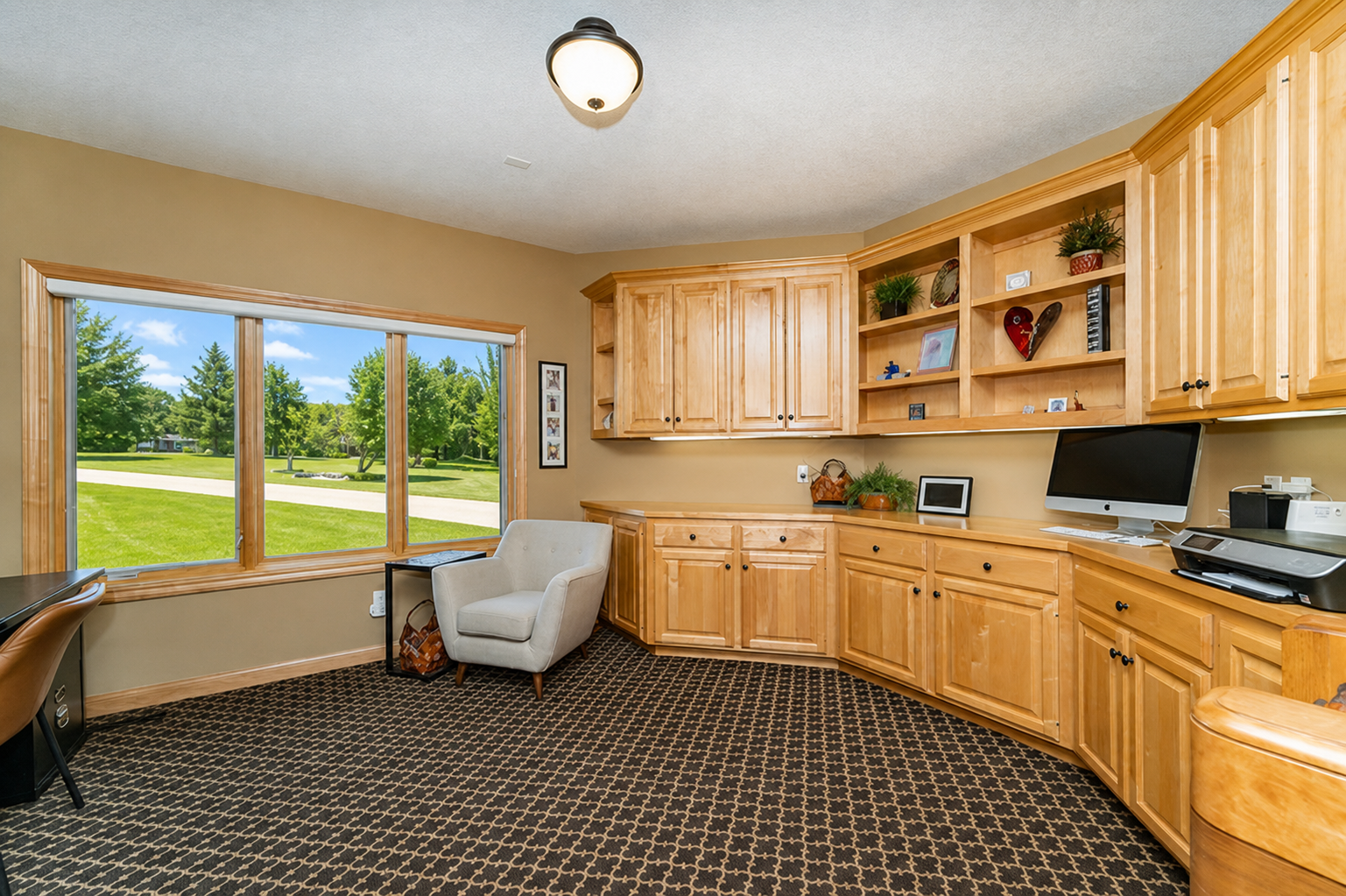 Main floor office w/custom built ins - AIG