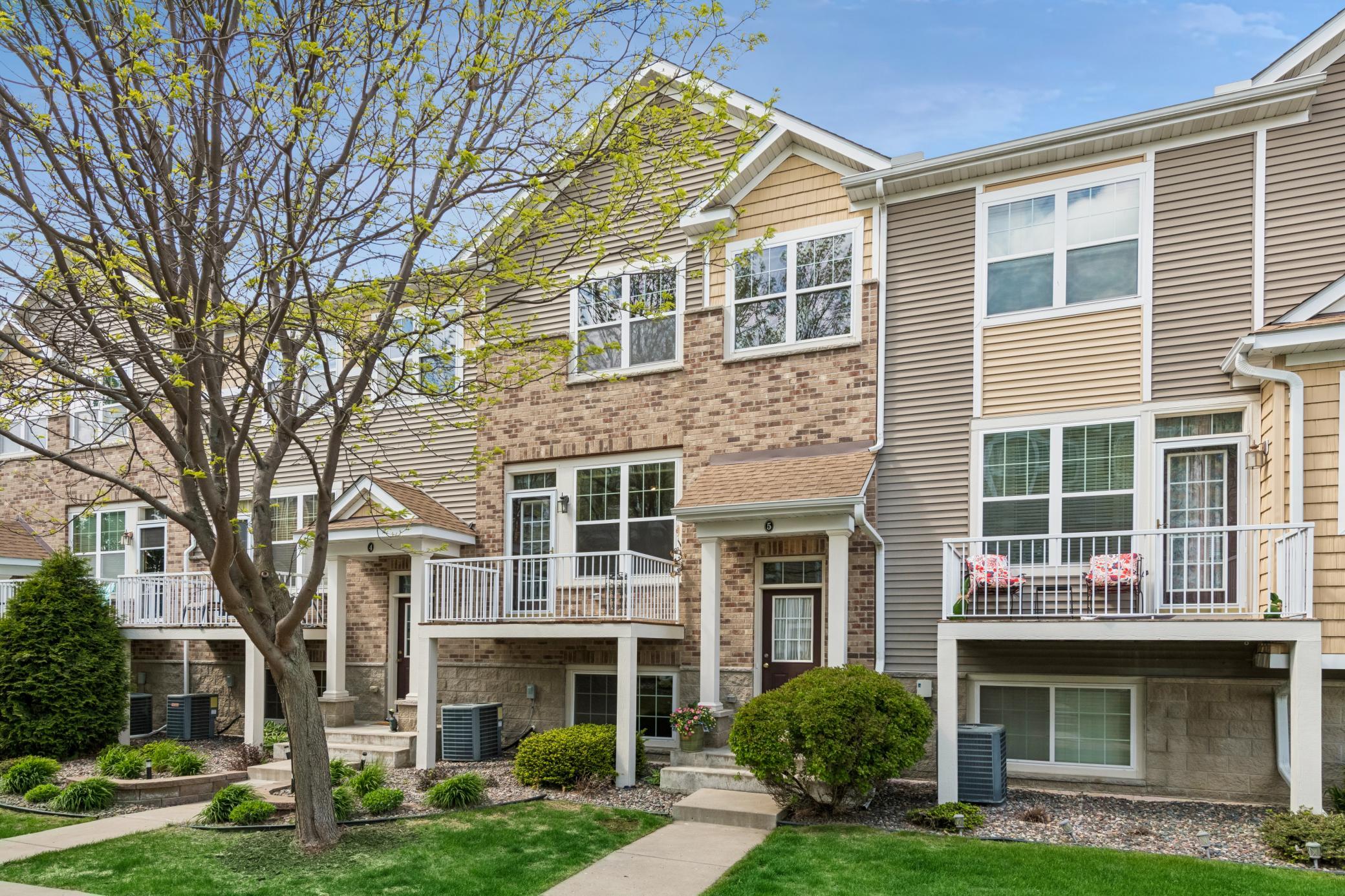 Welcome to 1945 Commonwealth Blvd, #5 offering bright sunny spaces, in move in condition, all within a convenient location - close to schools, shops, dining, lakes, parks, trails, golf, and more!