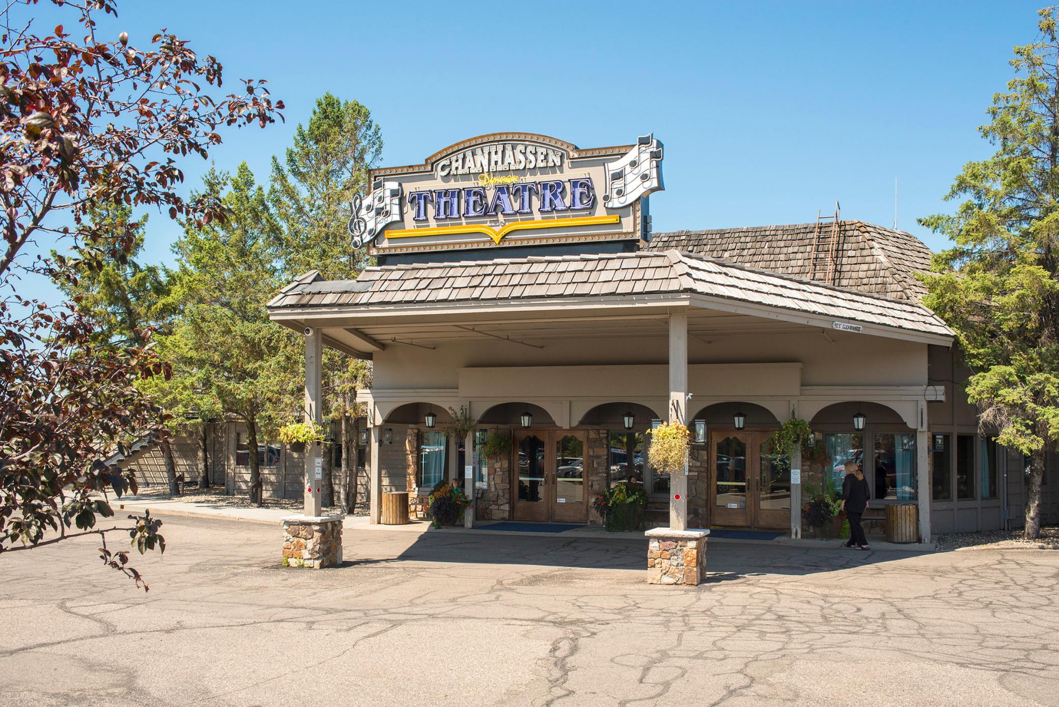 Live theater, concerts, comedy, dinner, drinks and more just a few minutes from the property!