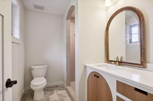 upper level bedroom en suite