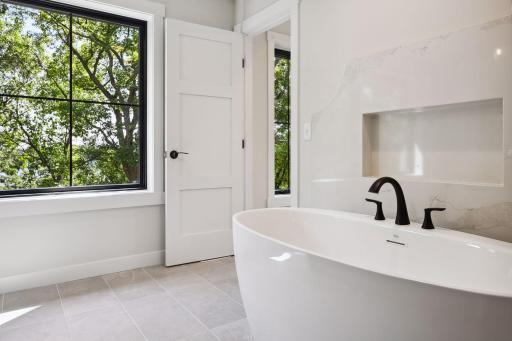 primary tub and quartz background