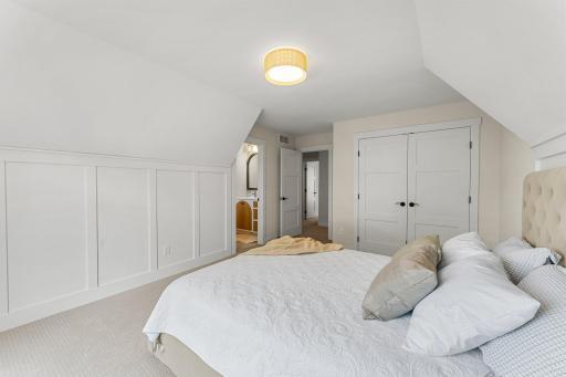 upper level bedroom en suite