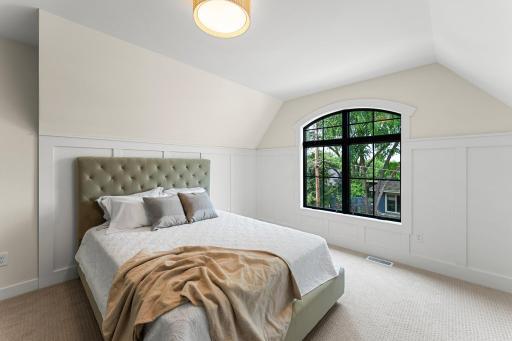 Upper Level bedroom ensuite