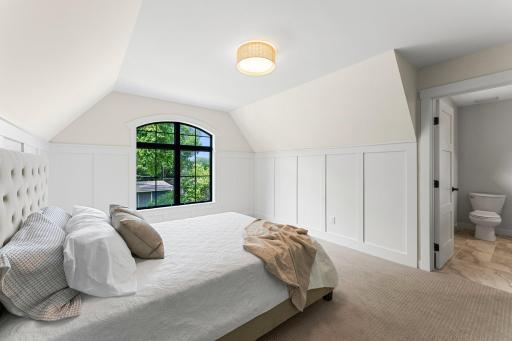 upper level bedroom en suite