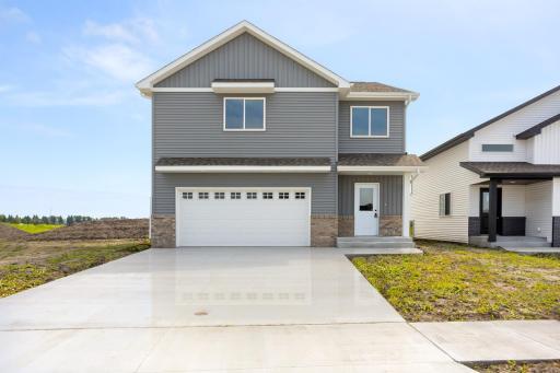 2527 38th Avenue S, Moorhead, MN 56560