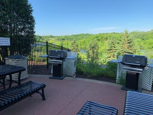 Many outdoor places to relax, grill, and enjoy views of Lake Jonathan