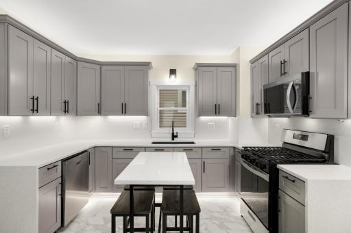 773 Hawthorne Avenue E, Saint Paul, MN 55106