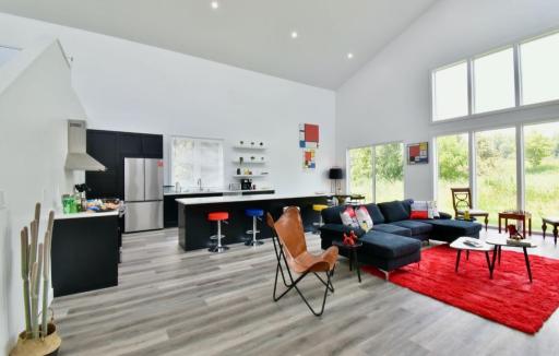 1021 Gardner Street E, Wayzata, MN 55391