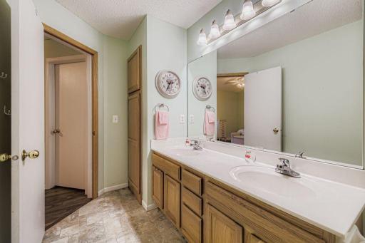 7635 Palisades Avenue NE, Elk River, MN 55330