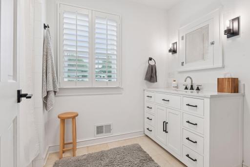 Upper level full bath