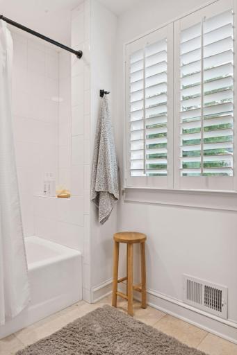 Upper level full bath