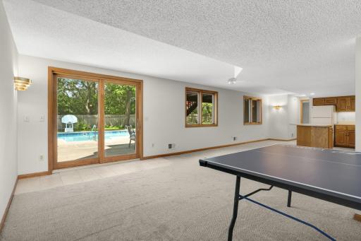 1318 W Royal Oaks Drive, Shoreview, MN 55126
