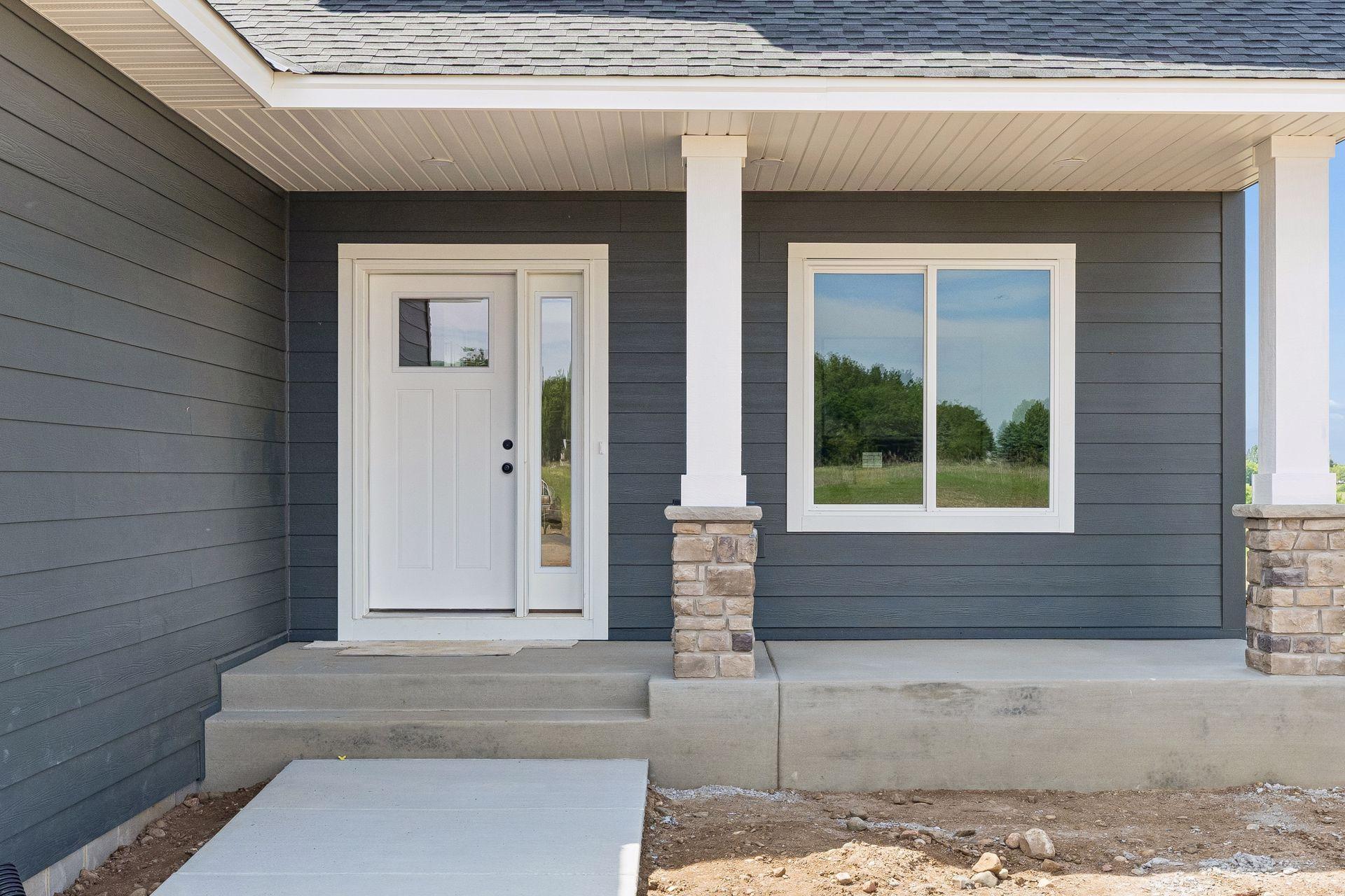 Inviting front porch!