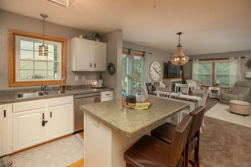 12-web-or-mls-12-Kitchen.jpg