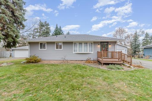 1260 Guthrie Avenue N, Oakdale, MN 55128