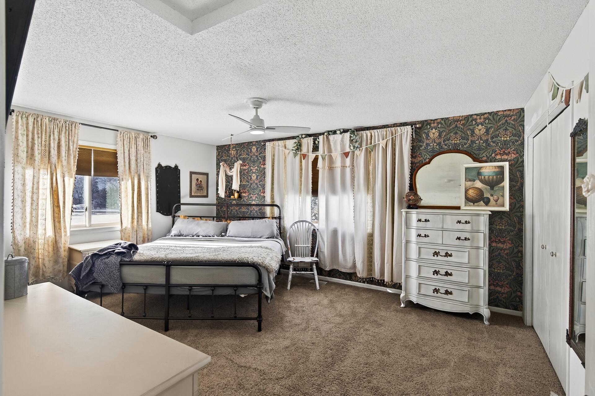 Primary Bedroom w/En Suite