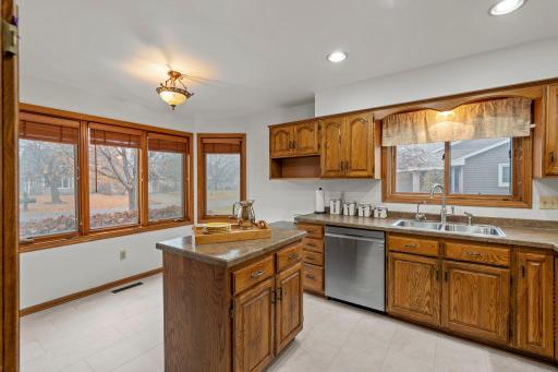 21-web-or-mls-9213 Yates Bay Ct (129 of 331).jpg