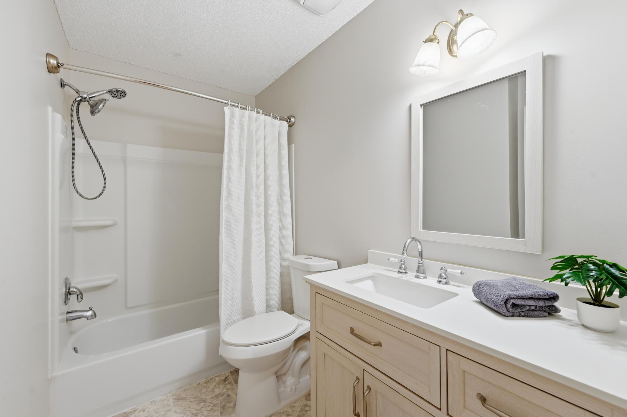 Full upstairs bathroom.