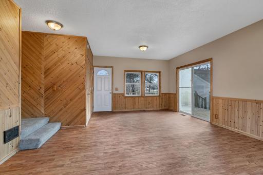 6150 193rd Avenue NE, New London, MN 56273