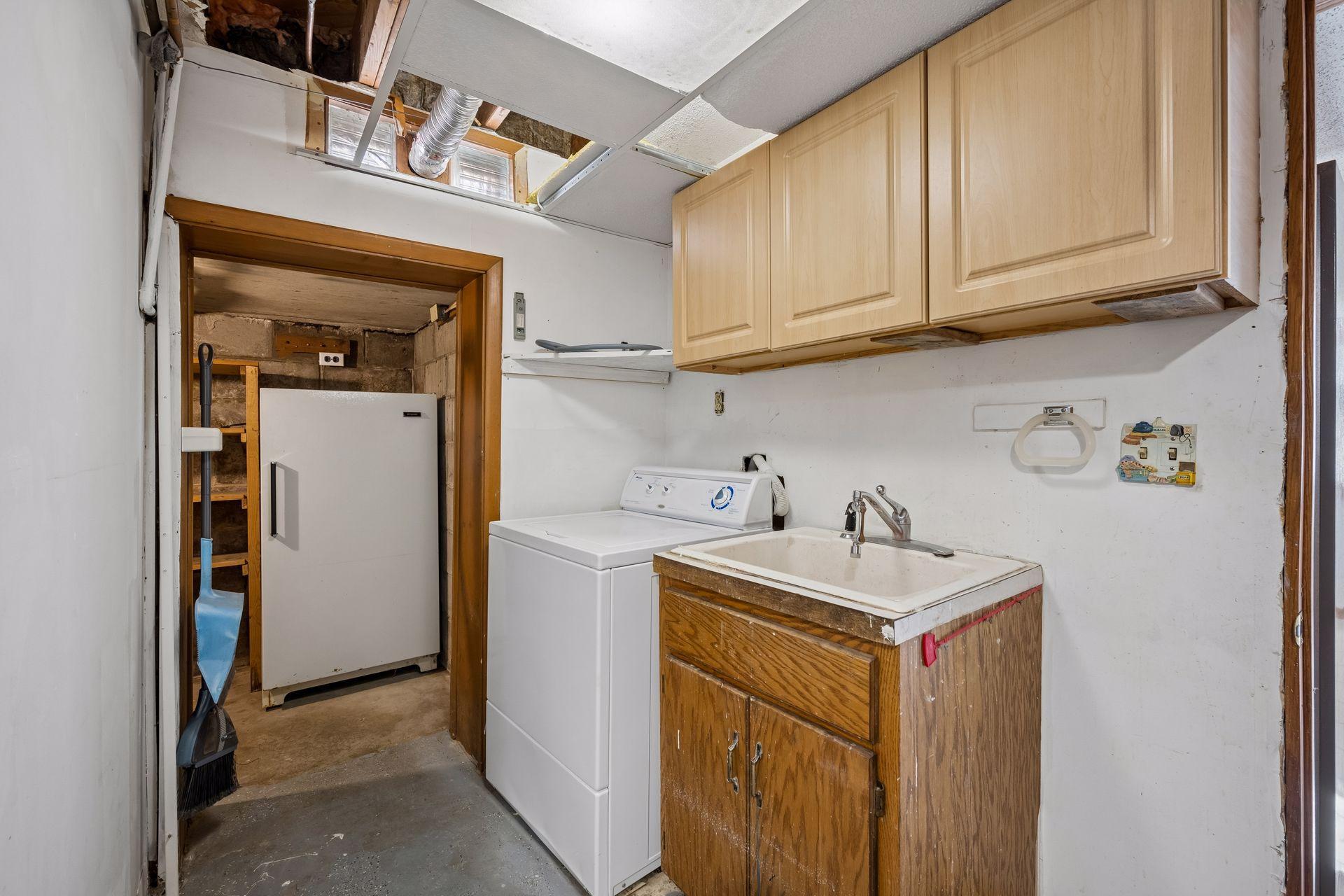 There is a laundry tub and a freezer for all your food storage needs too.