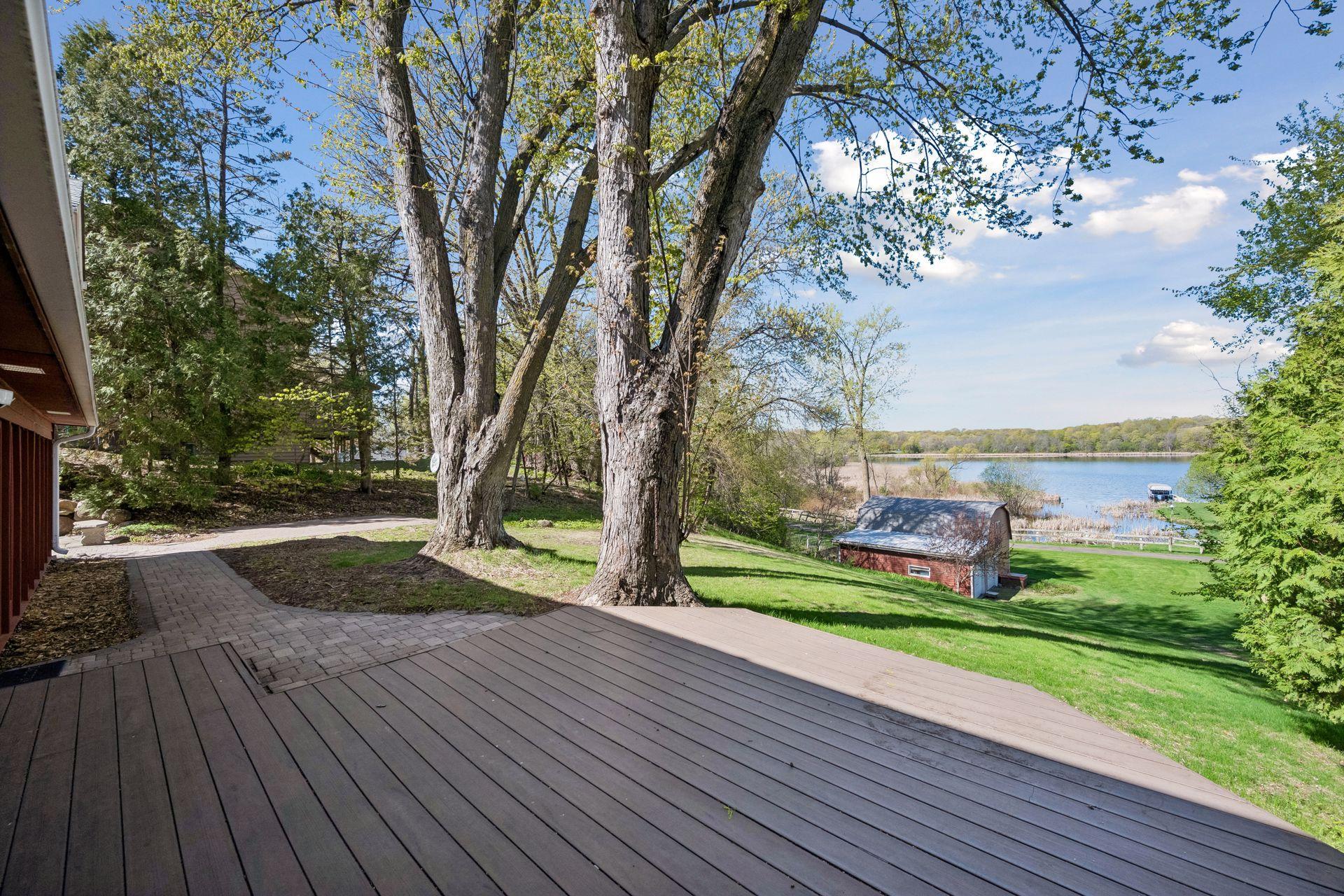 Here's a great place to entertain family and friends before heading down to get on the boat.