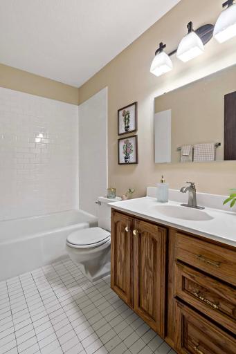 2800 Hamline Avenue N, 112, Roseville, MN 55113