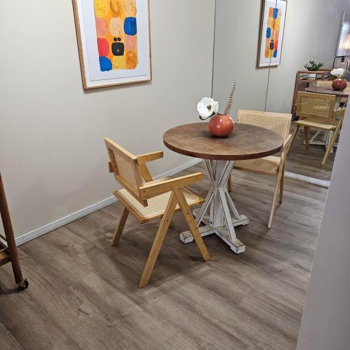 What a great place to eat, relax with coffee. Nice ceiling light fan. 0017.jpg